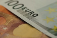 Euro padá. Francouzský dluh tlačí na eurozónu i Česko