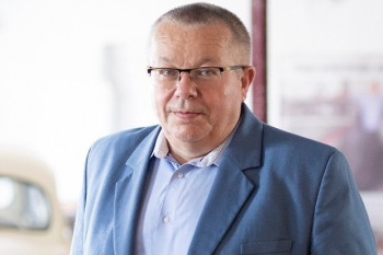 Zákaz brček a jednání o F-35. Mašek připomněl „den blbec“