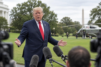 Trump sliboval konec drahoty. Američané mu vystavují účet