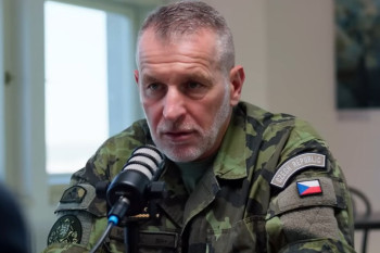 Armádní vzpoura s plnou důvěrou. Náčelník generálního štábu pod palbou