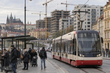 Praha slibuje tisíce bytů. Možní partneři chtějí dražší MHD