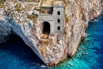 Porto Flavia: přístav vytesaný do skály, který změnil Sardinii