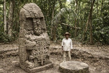 Mayské stély: kamenné „billboardy“ božských králů