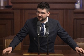 Dozimetr „ve hře“. Sněmovna dohání selhání Fialovy vlády, míní Gregor