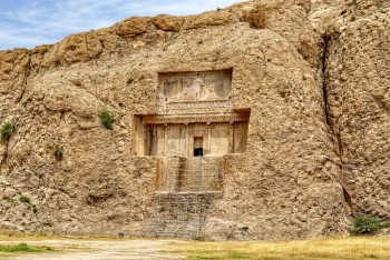 Hrobka Xerxa I. ve skále dodnes ohromuje mocí i ambicí