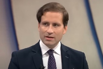 Zdraží válka v Íránu hypotéky? Kovanda to vidí jinak