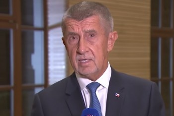 Kvůli Babišovi dusno. Rajchl vytáhl jméno von der Leyenové