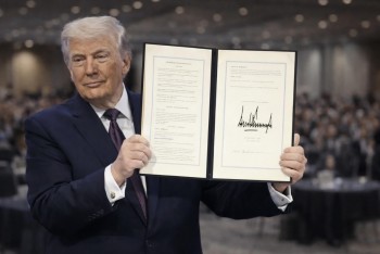 Trumpova Rada míru obchází OSN a štěpí svět